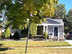 Pre-foreclosure in  HECHT DR Madison Heights, MI 48071