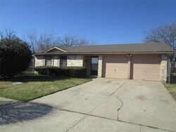 Pre-foreclosure in  ANGLIN DR Fort Worth, TX 76119