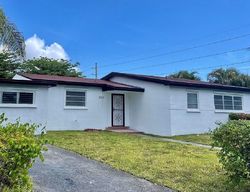 Pre-foreclosure in  NE 207TH ST Miami, FL 33180