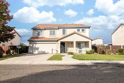 Pre-foreclosure in  W JULIEANN AVE Porterville, CA 93257