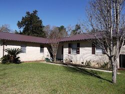 Pre-foreclosure in  MCCALL LN Marianna, FL 32448