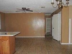 Pre-foreclosure in  VICKERS DR Baton Rouge, LA 70815