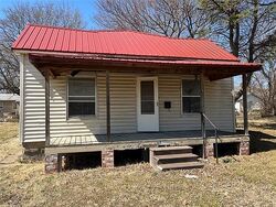 Pre-foreclosure in  S WYANDOTTE AVE Bartlesville, OK 74003