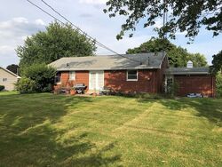 Pre-foreclosure in  S SEYMOUR ST Oakwood, IL 61858