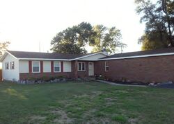 Pre-foreclosure in  S SEYMOUR ST Oakwood, IL 61858