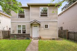 Pre-foreclosure in  N MACRUM AVE Portland, OR 97203