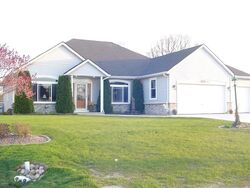  E Lindy Ln, Oak Creek WI