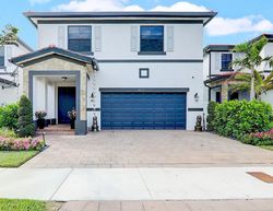Pre-foreclosure in  W 35TH LN Hialeah, FL 33018