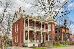 Pre-foreclosure in  GROVE ST Vicksburg, MS 39183