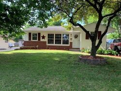 Pre-foreclosure in  HULL AVE Des Moines, IA 50317