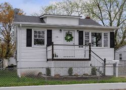 Pre-foreclosure in  SEABREEZE AVE Middletown, NJ 07748