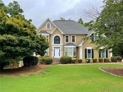 Pre-foreclosure in  ASHWELL LN Suwanee, GA 30024