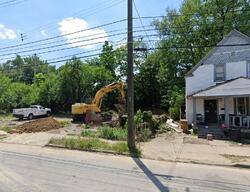 Pre-foreclosure in  LAKEVIEW RD Cleveland, OH 44106