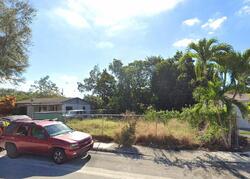  Nw 51st St, Miami FL