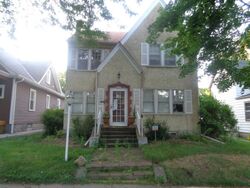 Pre-foreclosure in  3RD ST E Saint Paul, MN 55106
