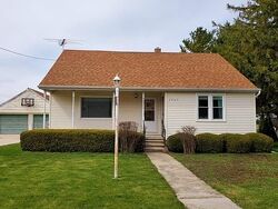 Pre-foreclosure in  WAYSIDE RD Greenleaf, WI 54126