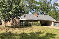 Pre-foreclosure in  HILDA DR Vicksburg, MS 39180