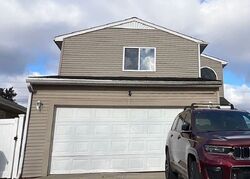 Pre-foreclosure in  W LONGFELLOW AVE Pontiac, MI 48340