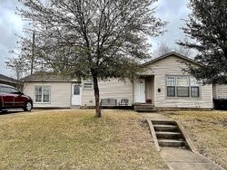 Pre-foreclosure in  JAMES AVE Waco, TX 76711