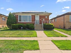 Pre-foreclosure in  CRANDON AVE Calumet City, IL 60409