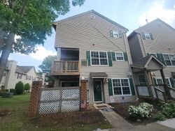 Pre-foreclosure in  DAYBREAK CIR Newport News, VA 23602