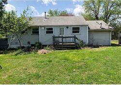 Pre-foreclosure in  PRESLEY DR Saint Louis, MO 63137