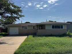 Pre-foreclosure in  Burlington Ave Pride, LA 70770