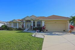 Pre-foreclosure in  Rotonda Cir Rotonda West, FL 33947