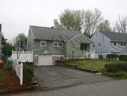 Pre-foreclosure in  MASON ST Metuchen, NJ 08840