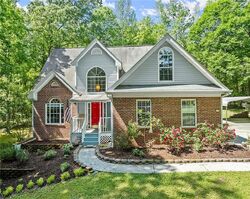Pre-foreclosure in  Oakpointe Ct Buford, GA 30519