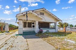 Pre-foreclosure in  N Howard St Fresno, CA 93701