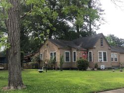 Pre-foreclosure in  S MARKET ST Opelousas, LA 70570
