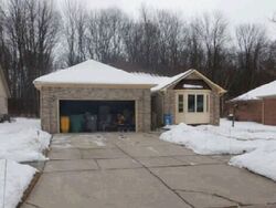 Pre-foreclosure in  HERITAGE LN New Baltimore, MI 48047