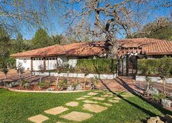 Pre-foreclosure in  CRESTHAVEN DR Thousand Oaks, CA 91362