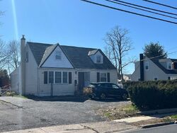 Pre-foreclosure in  E COUNTY LINE RD Hatboro, PA 19040