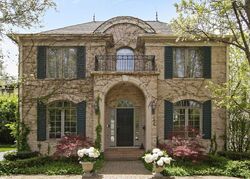 Pre-foreclosure in  BLUFF ST Glencoe, IL 60022