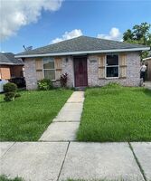 Pre-foreclosure in  N OAK DR Marrero, LA 70072