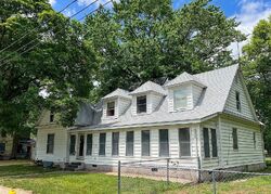  N 2nd St, Livingston IL