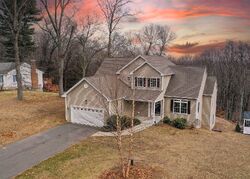 Pre-foreclosure in  Beacon Hill Dr Bloomfield, CT 06002