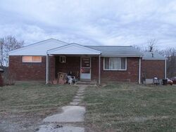 Pre-foreclosure in  CIRCLE DR Elizabeth, PA 15037