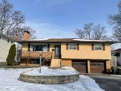 Pre-foreclosure in  IRONWOOD DR Columbus, OH 43229