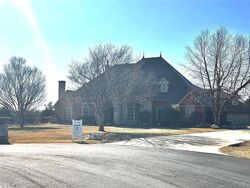 Pre-foreclosure in  CEDAR RIDGE DR Edmond, OK 73025