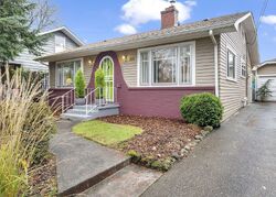 Pre-foreclosure in  NE FREMONT ST Portland, OR 97212