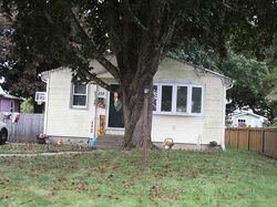 Pre-foreclosure in  ANGELL AVE Cranston, RI 02920