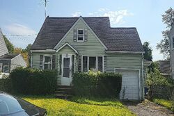 Pre-foreclosure in  BERLANT AVE Roselle, NJ 07203