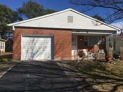 Pre-foreclosure in  CALALOU CT Toms River, NJ 08757
