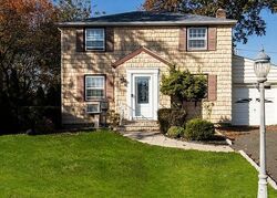 Pre-foreclosure in  CIDER MILL RD Union, NJ 07083