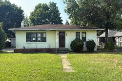  W Adams St, Paulsboro NJ