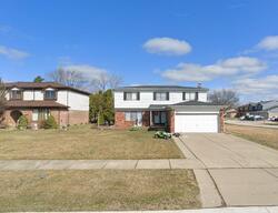  Jefferson Dr, Sterling Heights MI