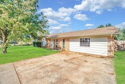 Pre-foreclosure in  W 7TH PL Elk City, OK 73644